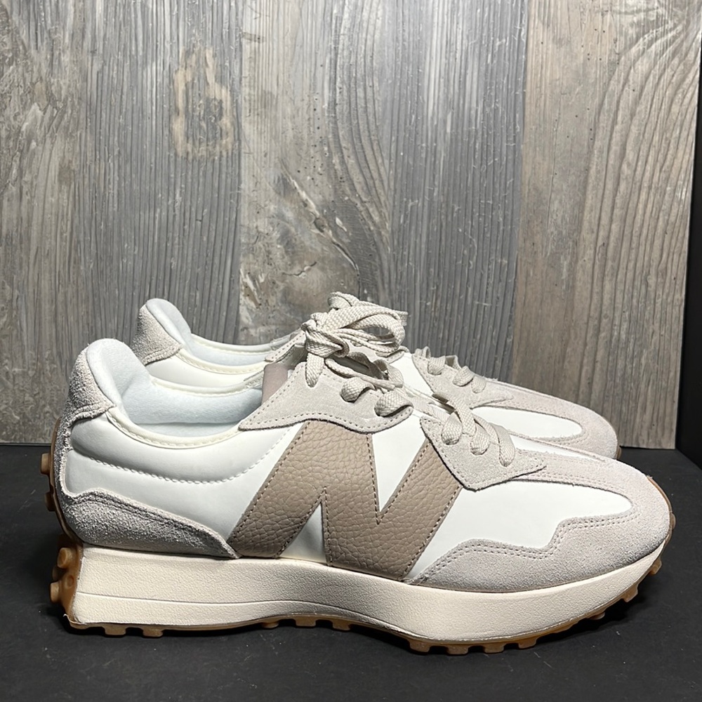 New Balance 327 Sneakers white & tan Brand New